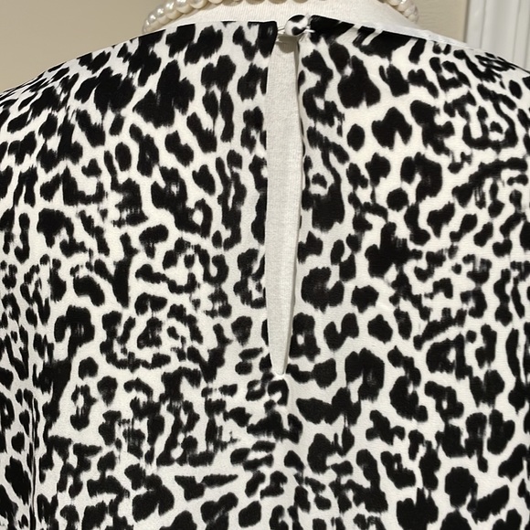 White House Black Market animal print long-slv w/ puffy shoulders. Button back. - Picture 4 of 12